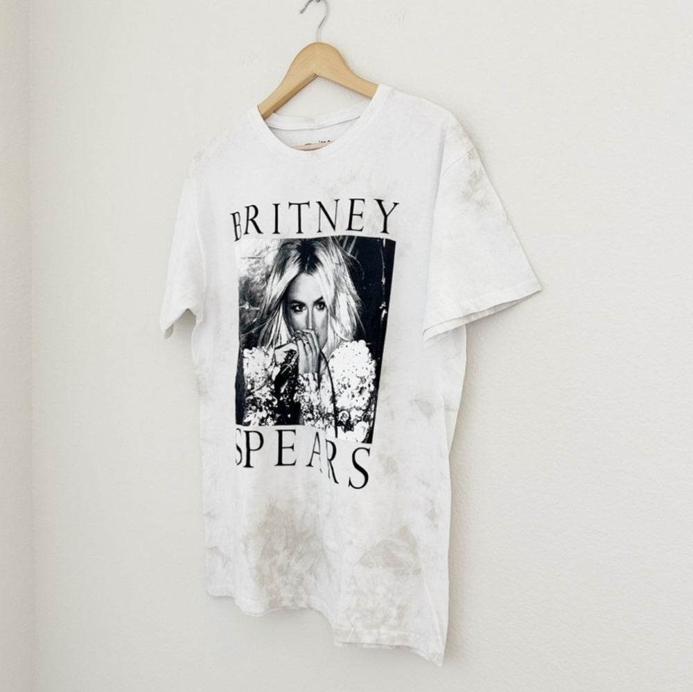 Women's Brittney Spears Tie-Dye T-shirt - Picture 5 of 9